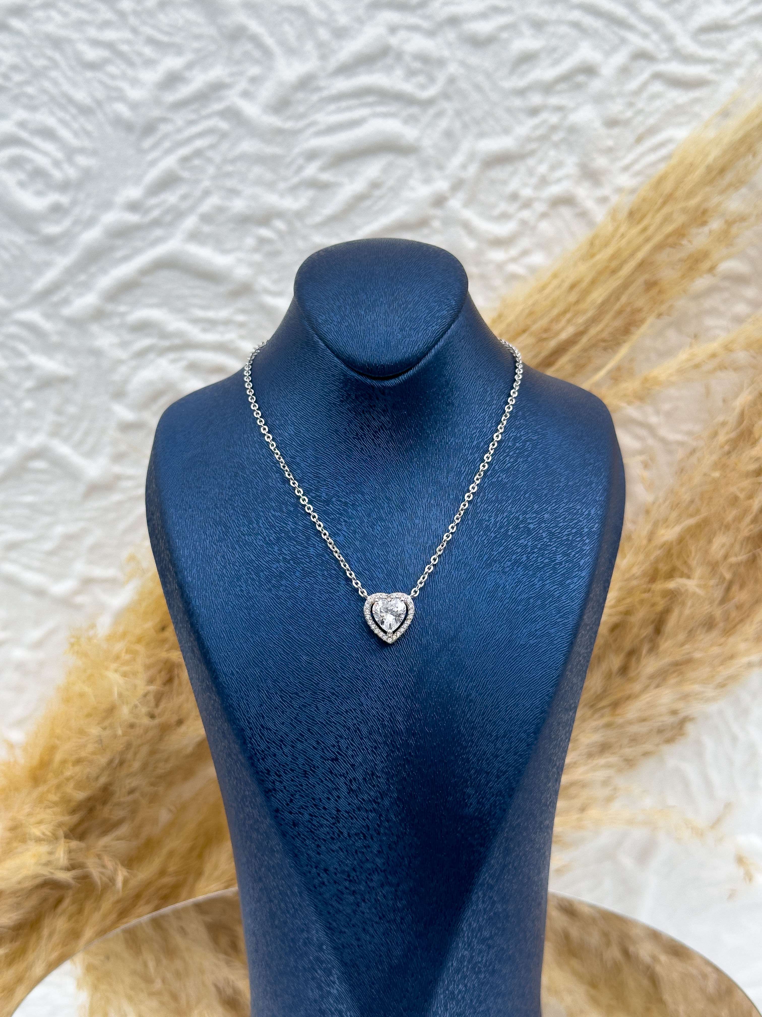 925 Ayar Gümüş Zirkon Taşlı Kalp Figürlü Kadın Kolye – Işıltılı Özel Tasarım Hediyelik